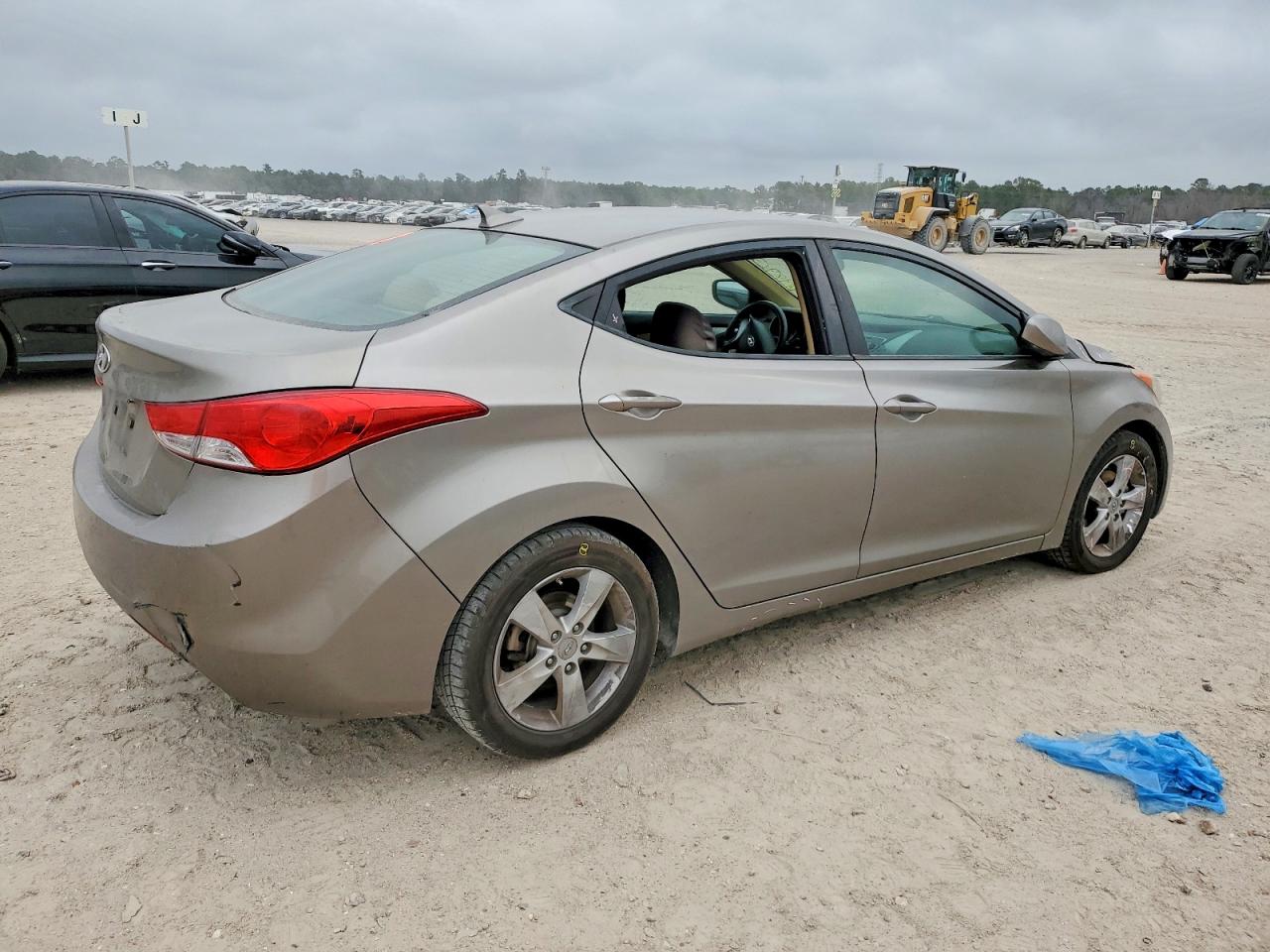 2013 HYUNDAI ELANTRA GLS photo 3