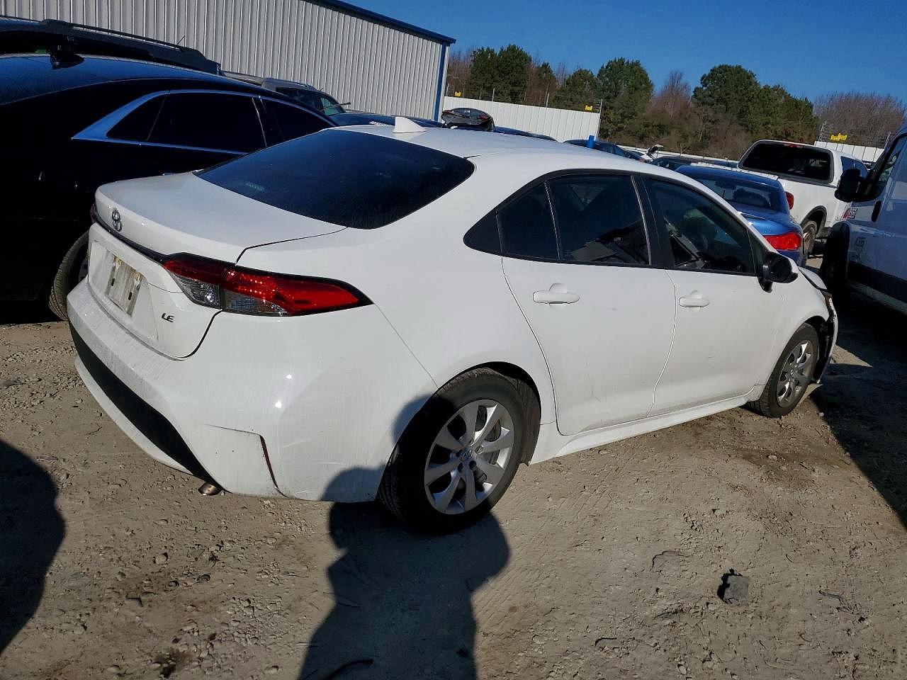 2021 TOYOTA COROLLA LE photo 3
