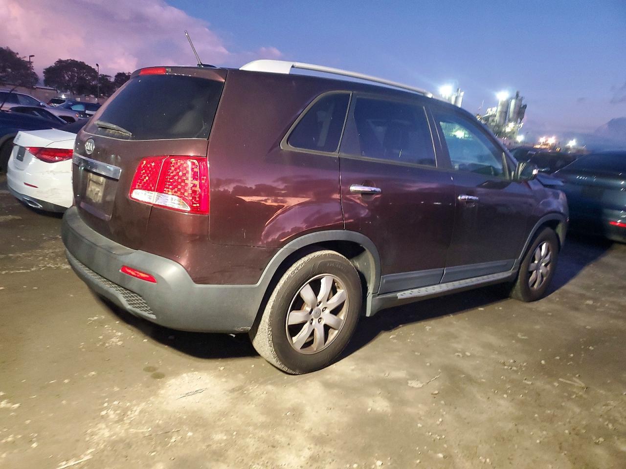 2013 KIA SORENTO LX photo 3