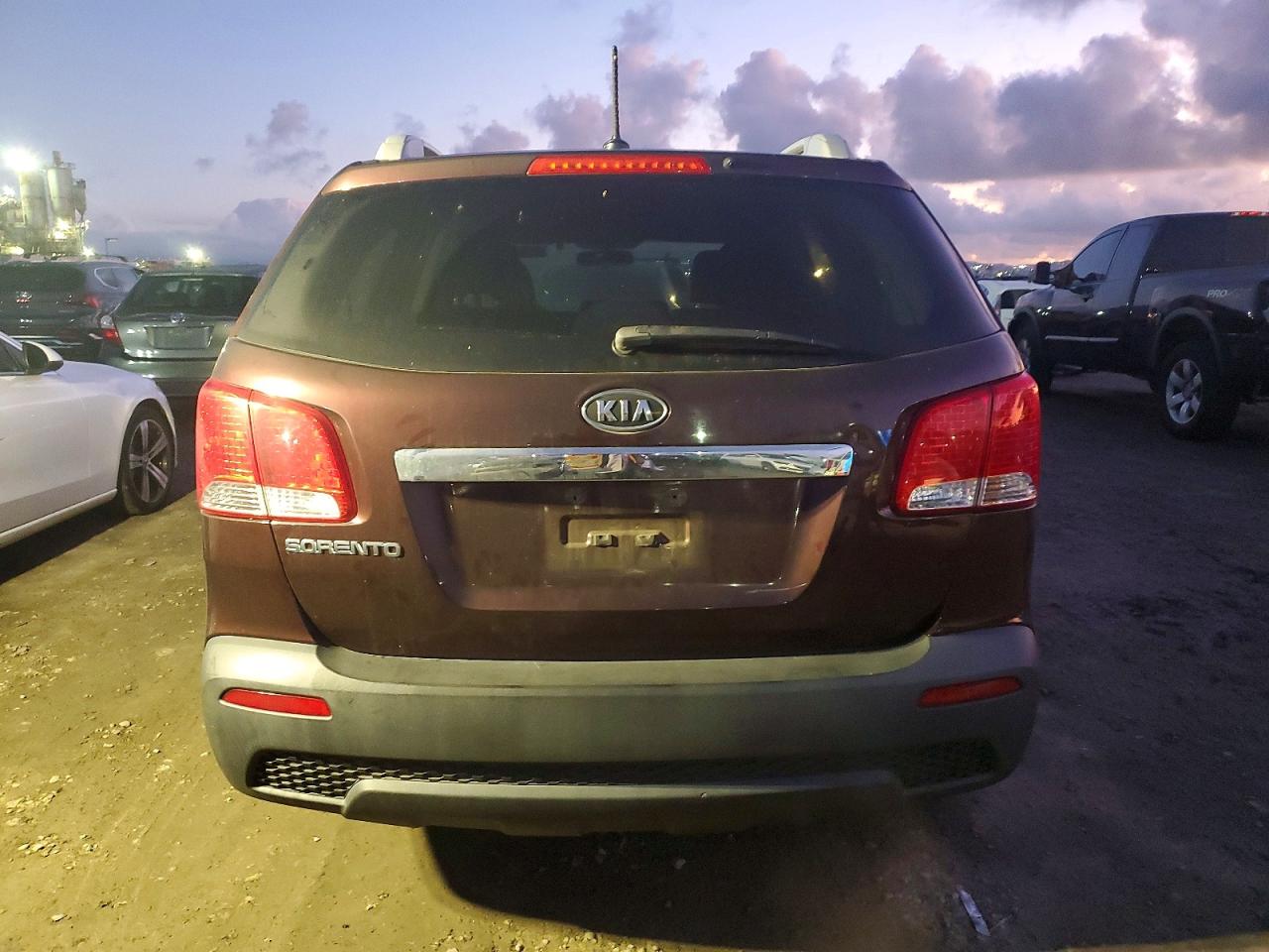 2013 KIA SORENTO LX photo 6