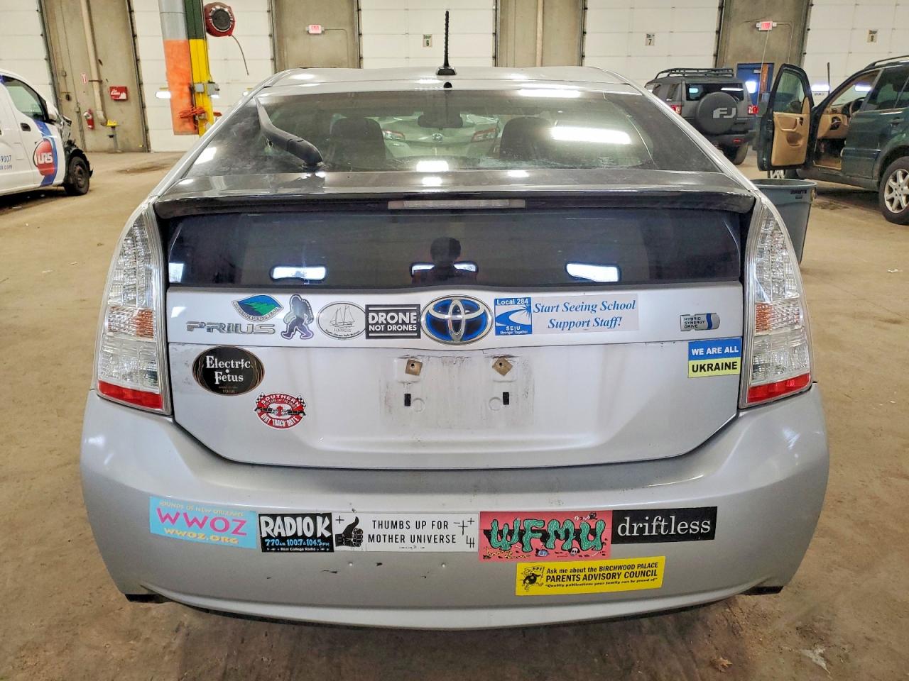 2011 TOYOTA PRIUS photo 6