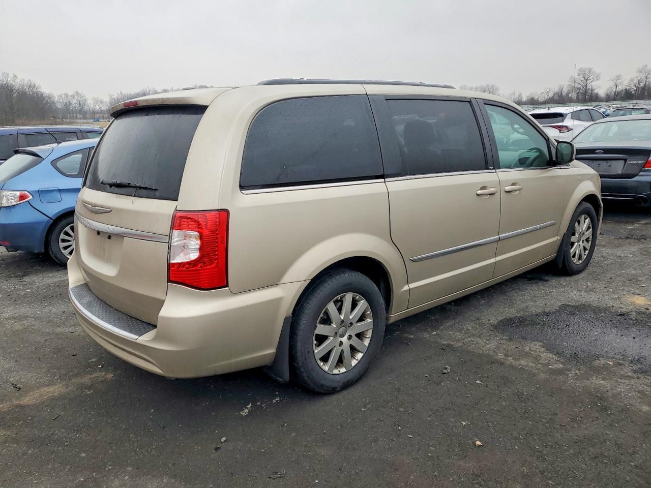 2013 CHRYSLER TOWN & COUNTRY TOURING photo 5