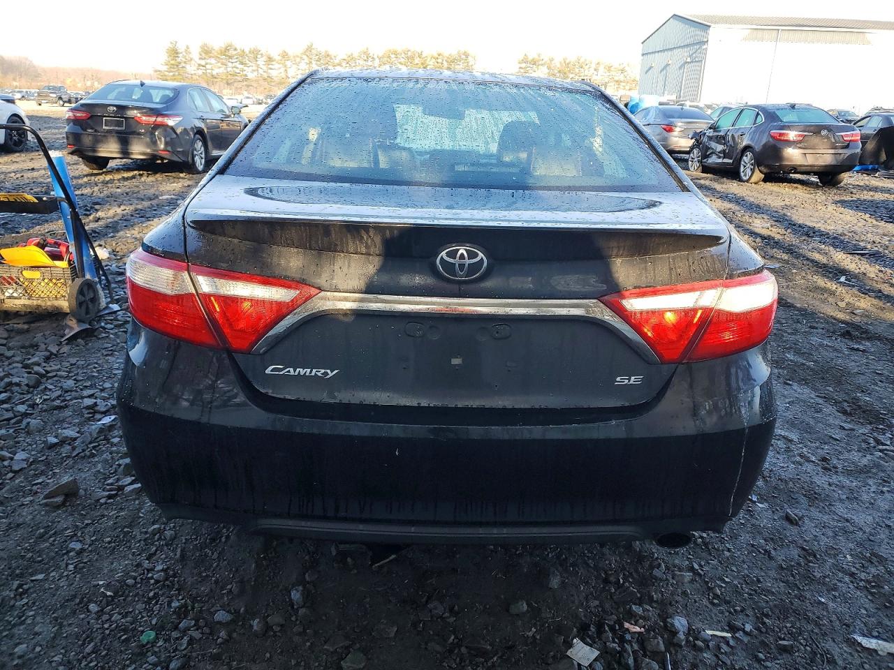 2017 TOYOTA CAMRY LE photo 6