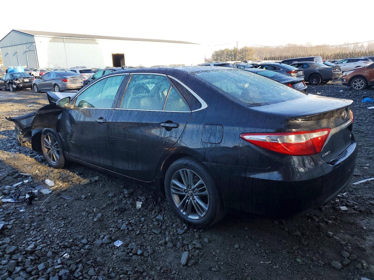 2017 TOYOTA CAMRY LE photo 2