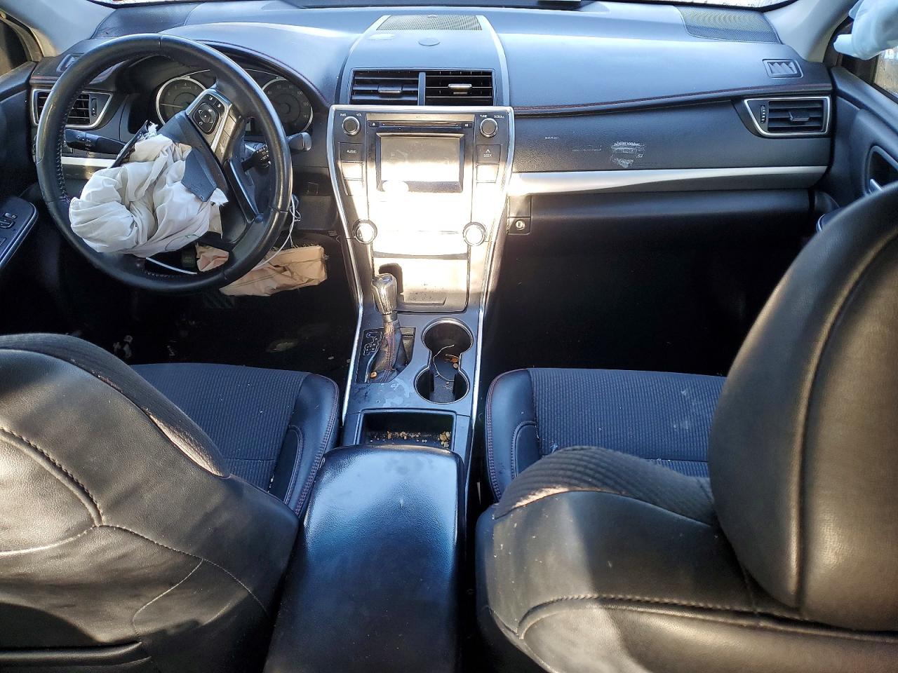 2017 TOYOTA CAMRY LE photo 8