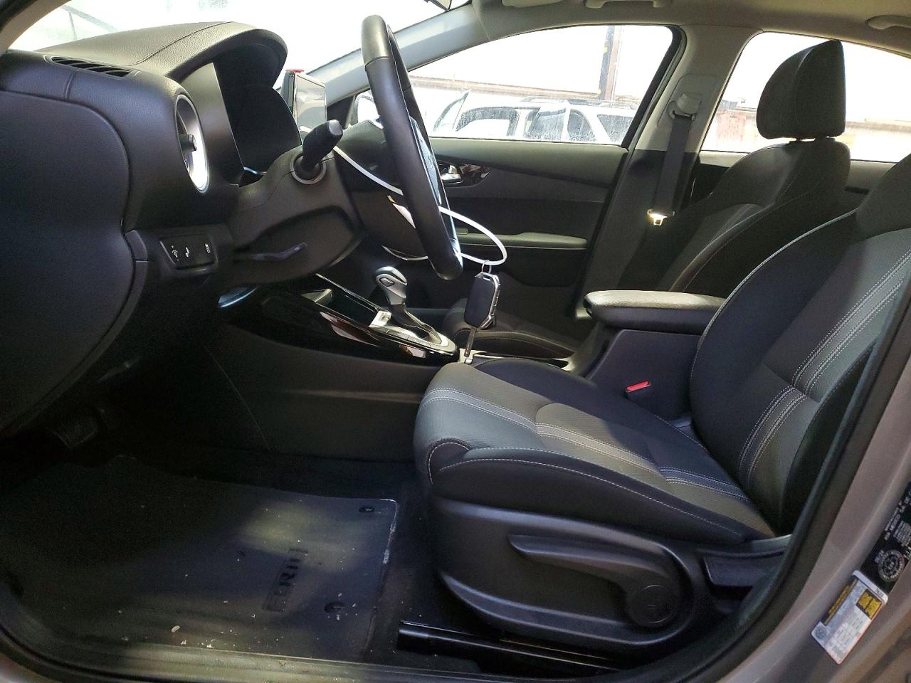 2024 KIA FORTE EX photo 7