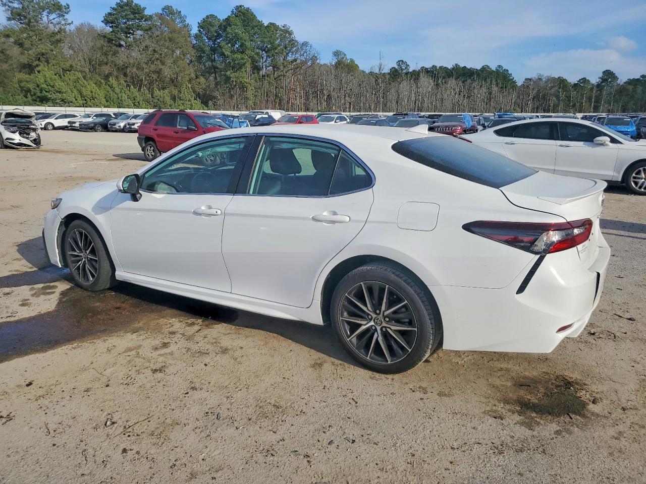 2022 TOYOTA CAMRY SE photo 2