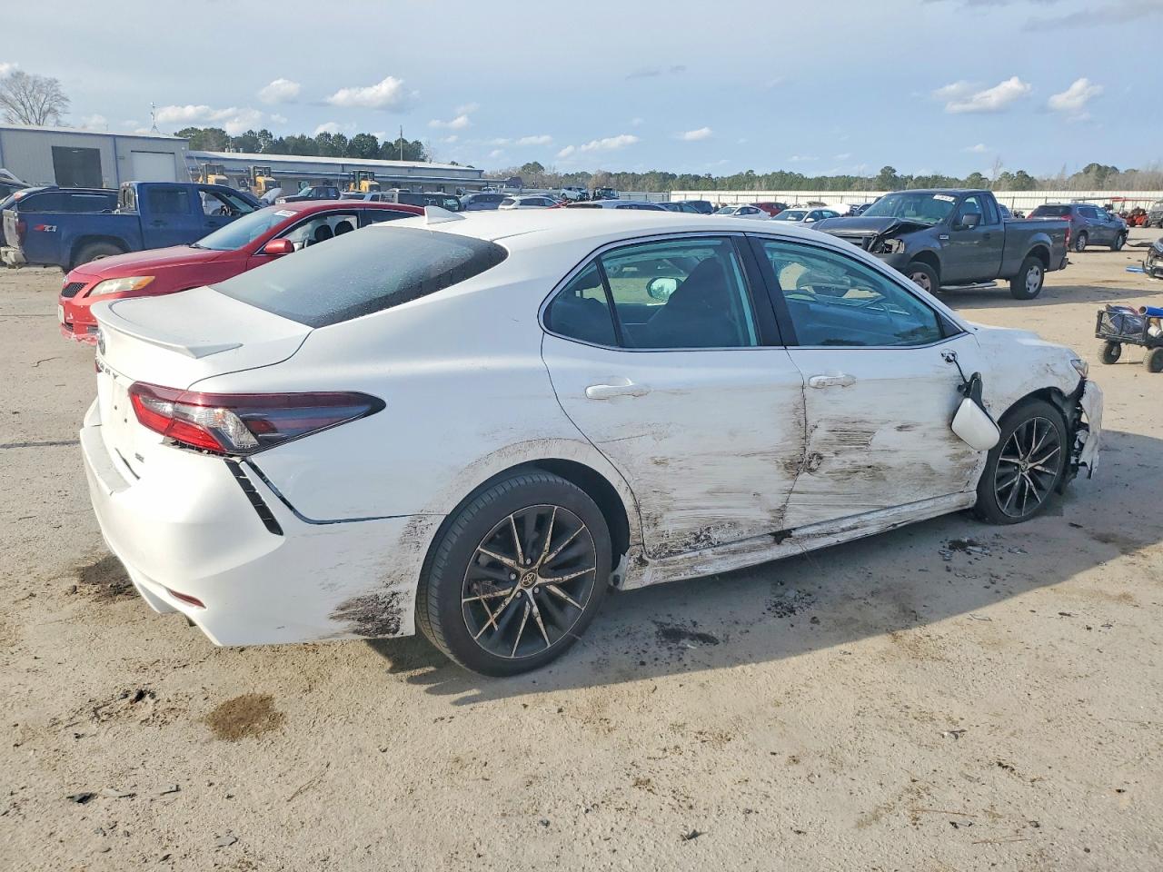 2022 TOYOTA CAMRY SE photo 3