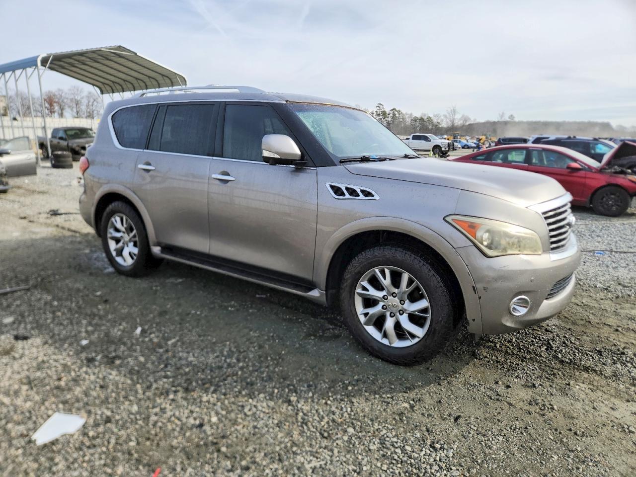 2012 INFINITI QX56 photo 4