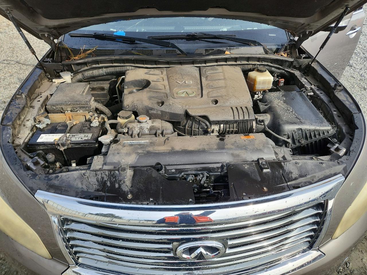 2012 INFINITI QX56 photo 12