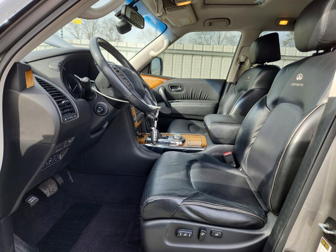 2012 INFINITI QX56 photo 7
