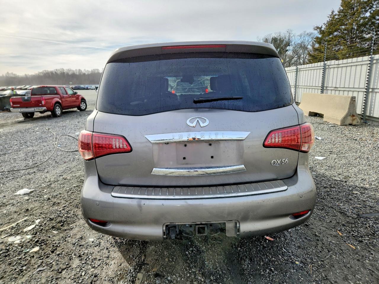 2012 INFINITI QX56 photo 6