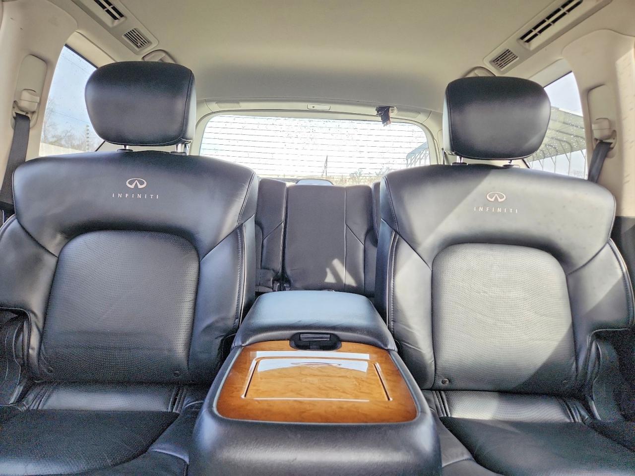 2012 INFINITI QX56 photo 10