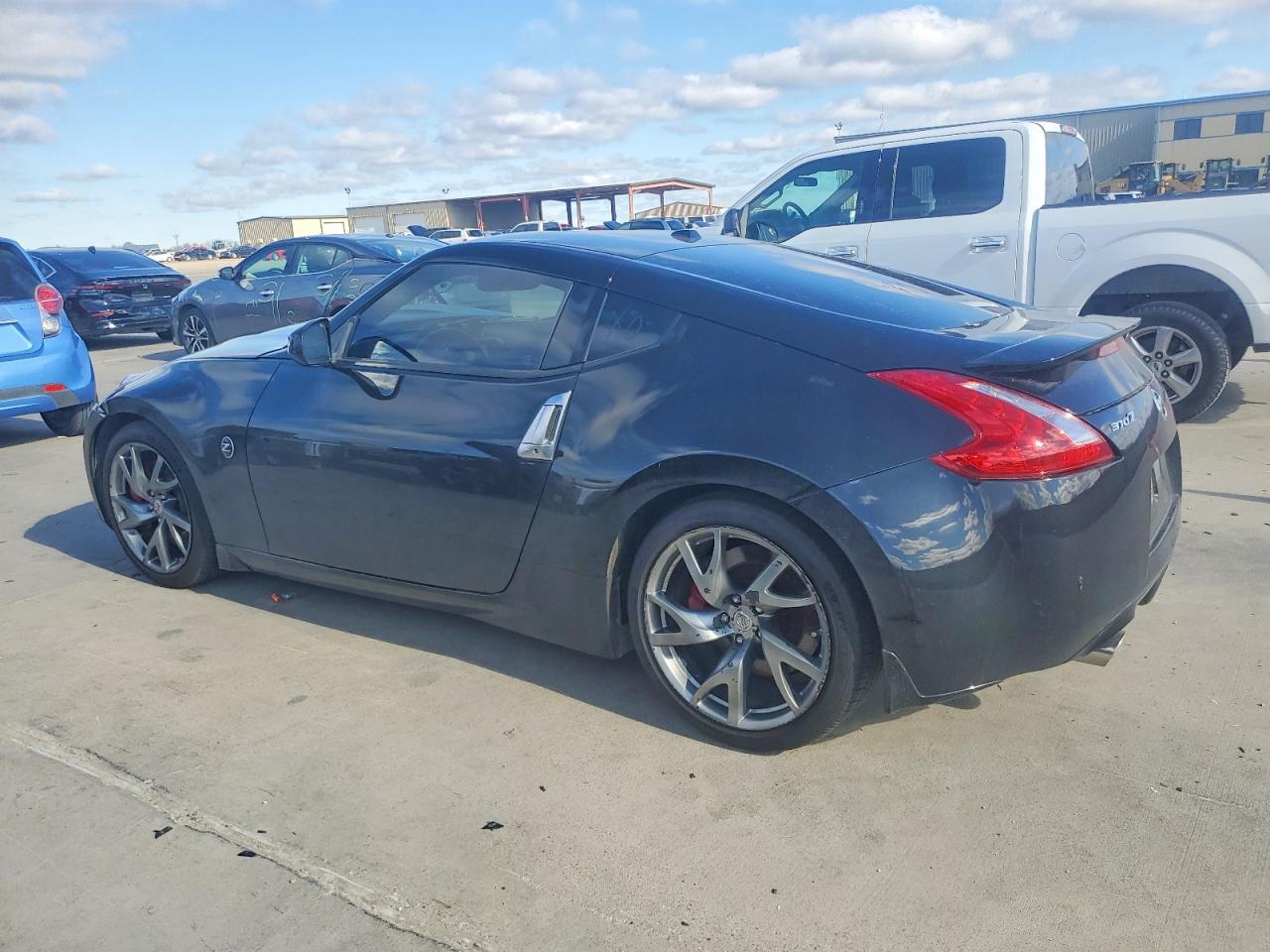 2016 NISSAN 370Z BASE photo 2