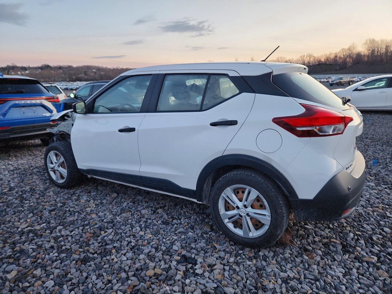 2020 NISSAN KICKS S photo 2