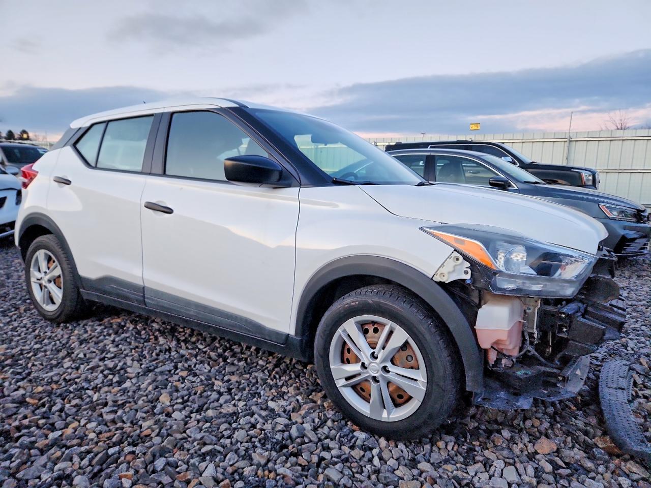 2020 NISSAN KICKS S photo 4