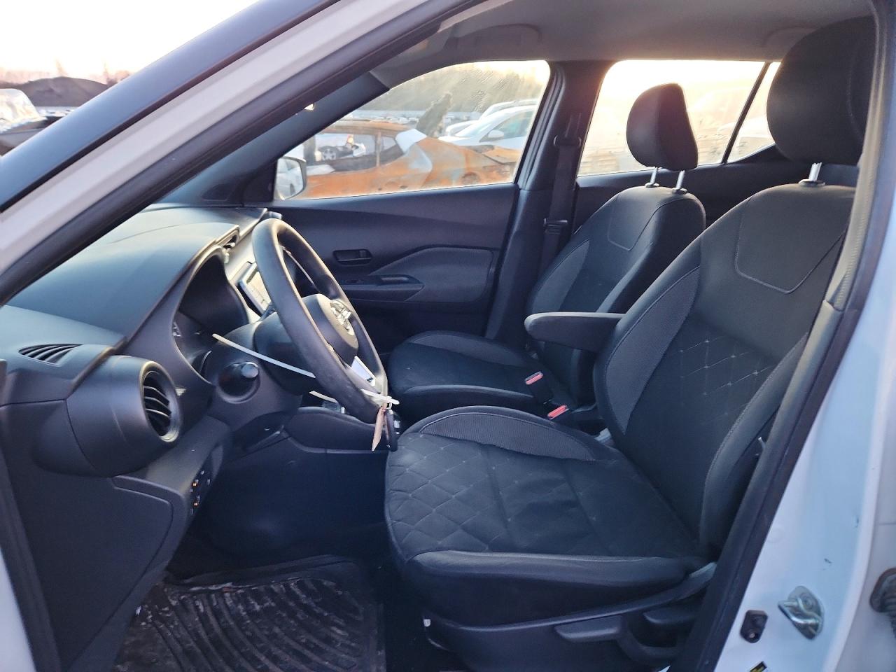 2020 NISSAN KICKS S photo 7