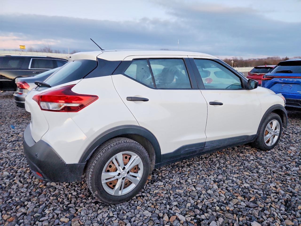 2020 NISSAN KICKS S photo 3