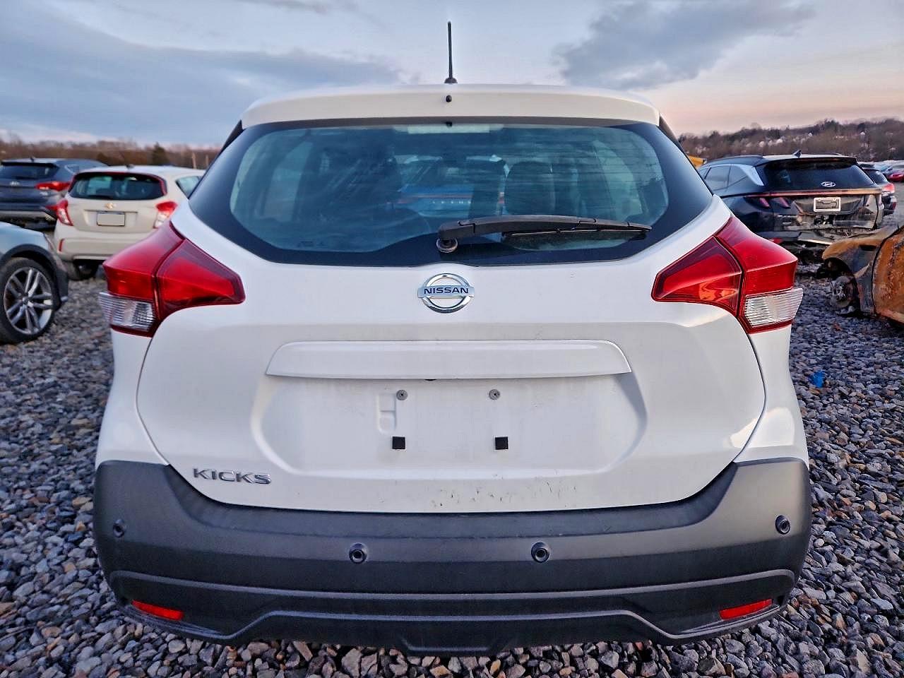 2020 NISSAN KICKS S photo 6