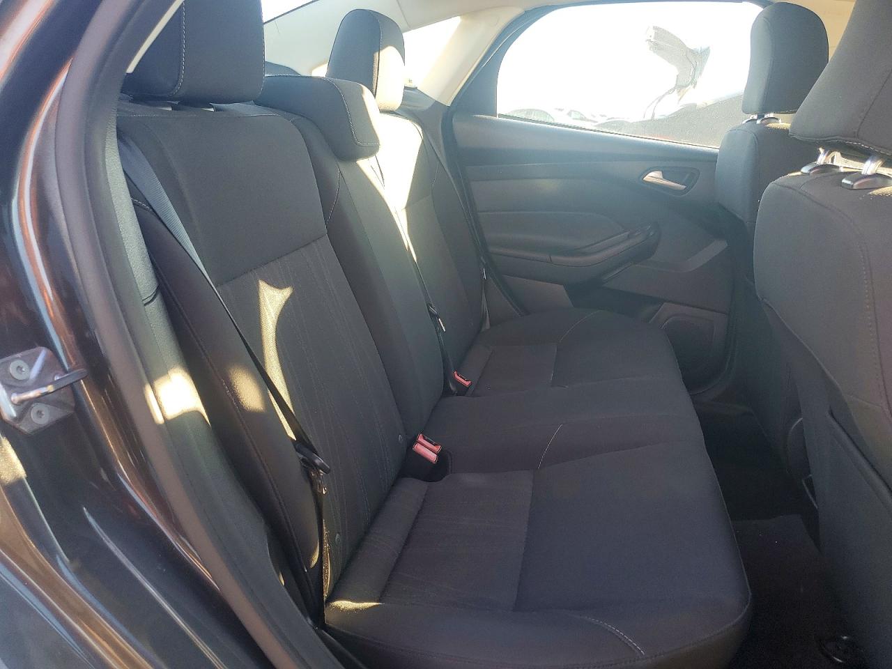2015 FORD FOCUS SE photo 10
