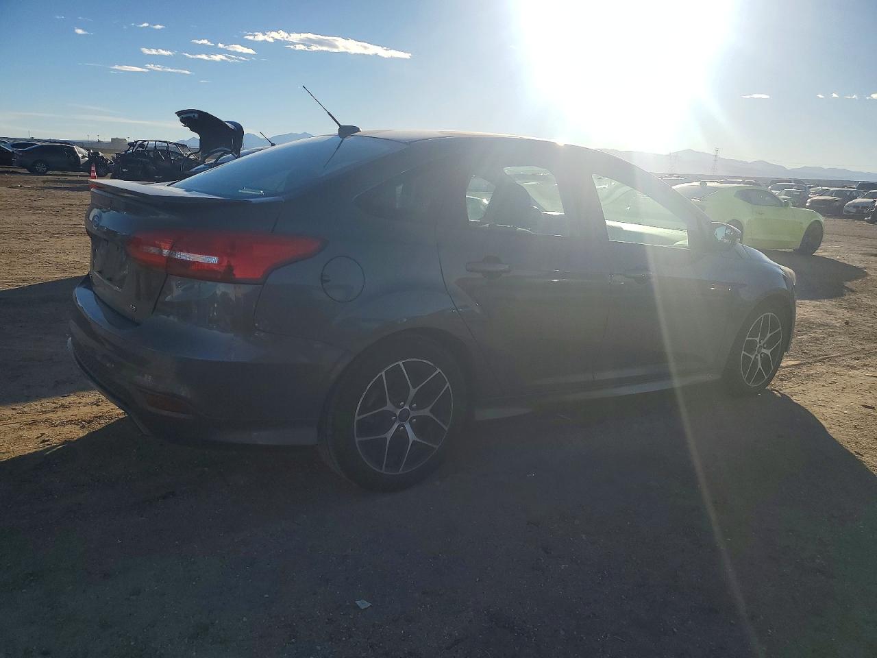 2015 FORD FOCUS SE photo 3