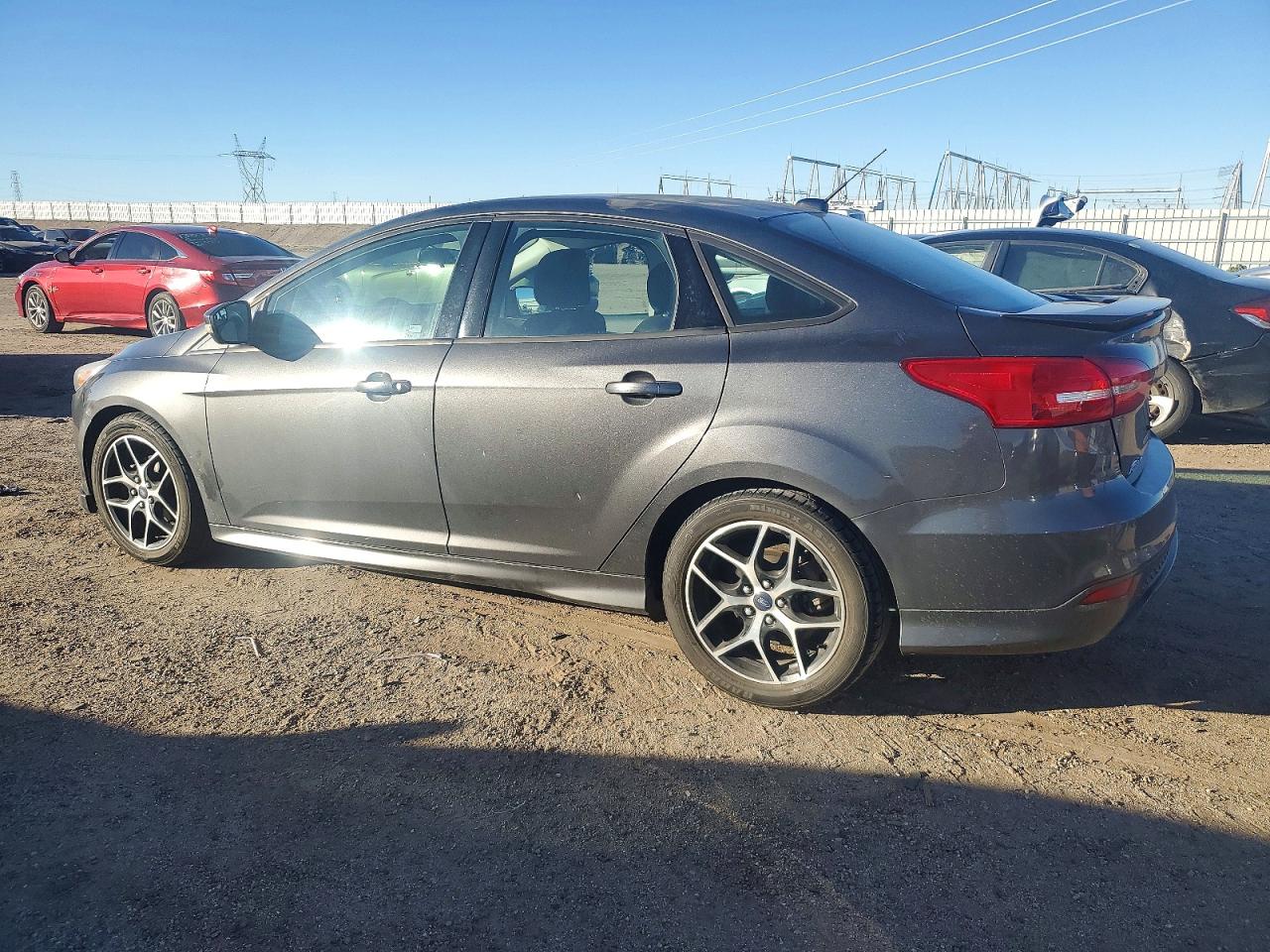 2015 FORD FOCUS SE photo 2