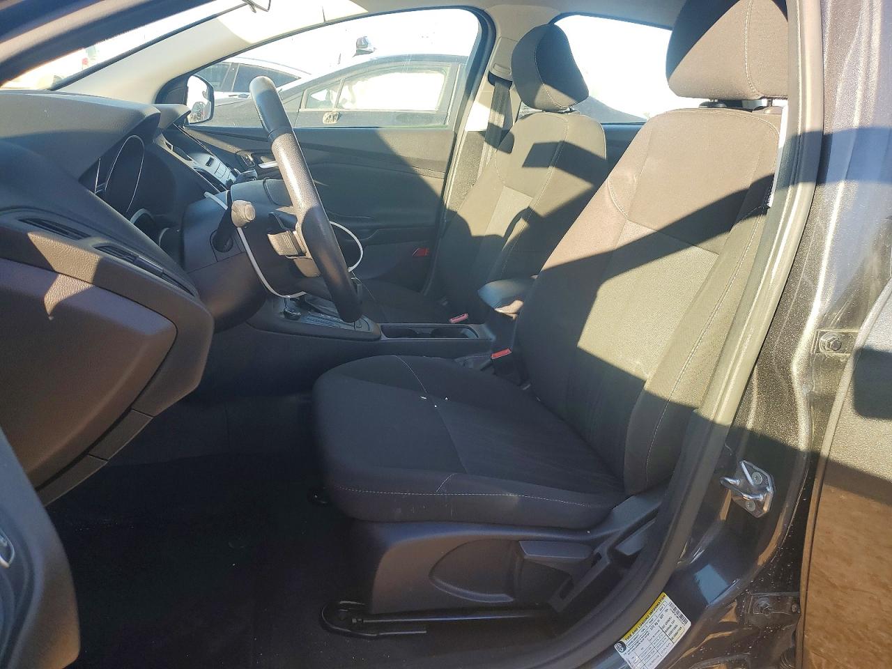 2015 FORD FOCUS SE photo 7