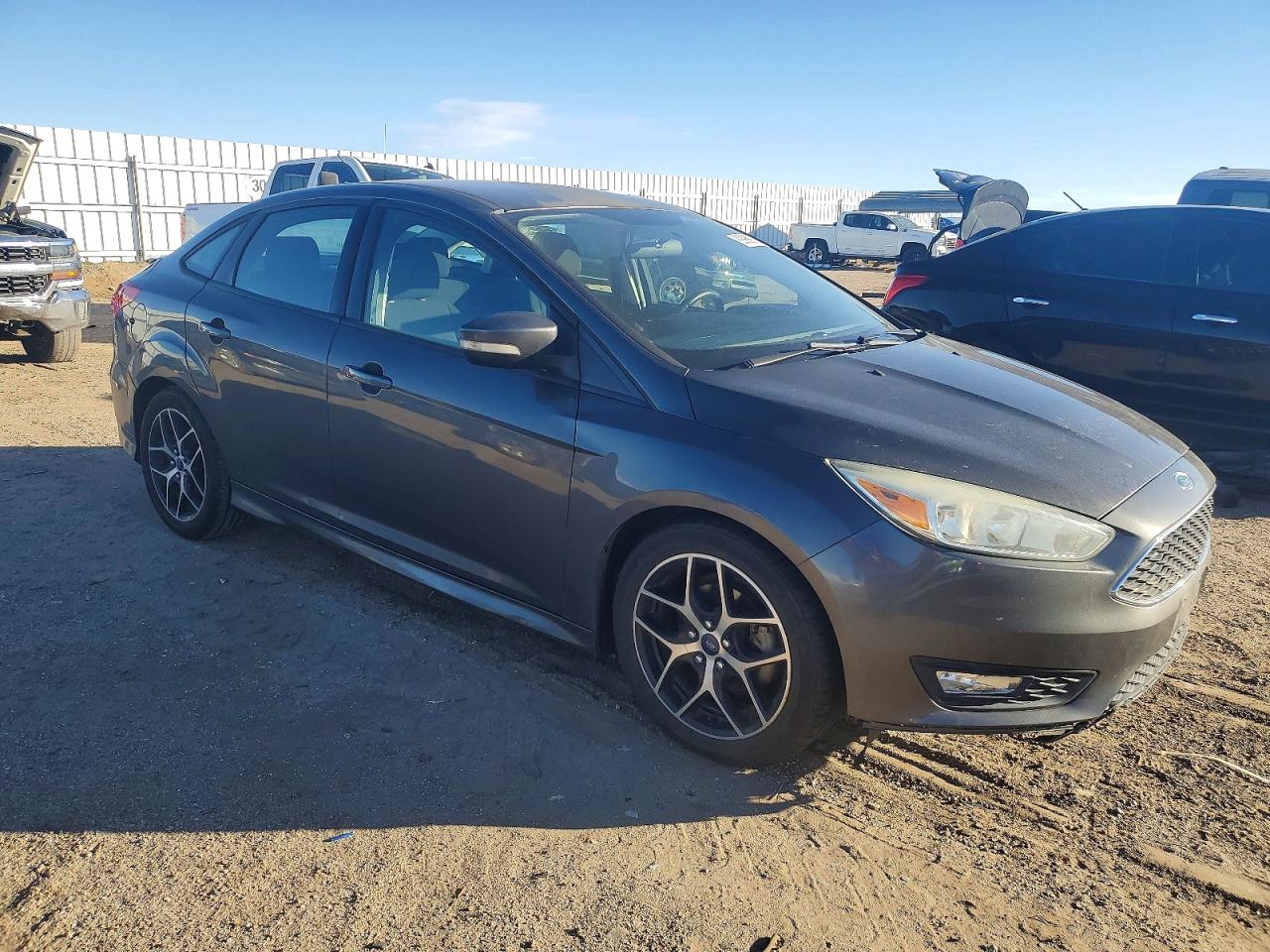 2015 FORD FOCUS SE photo 4