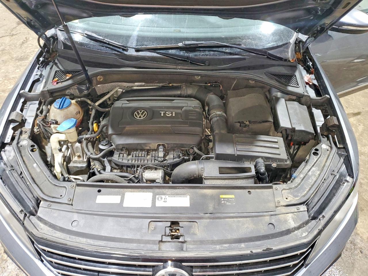 2017 VOLKSWAGEN PASSAT SE photo 11