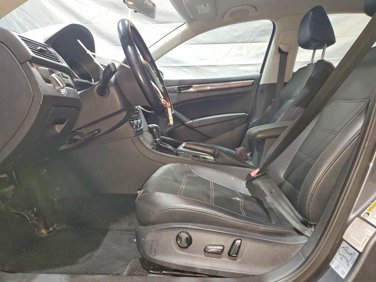 2017 VOLKSWAGEN PASSAT SE photo 7