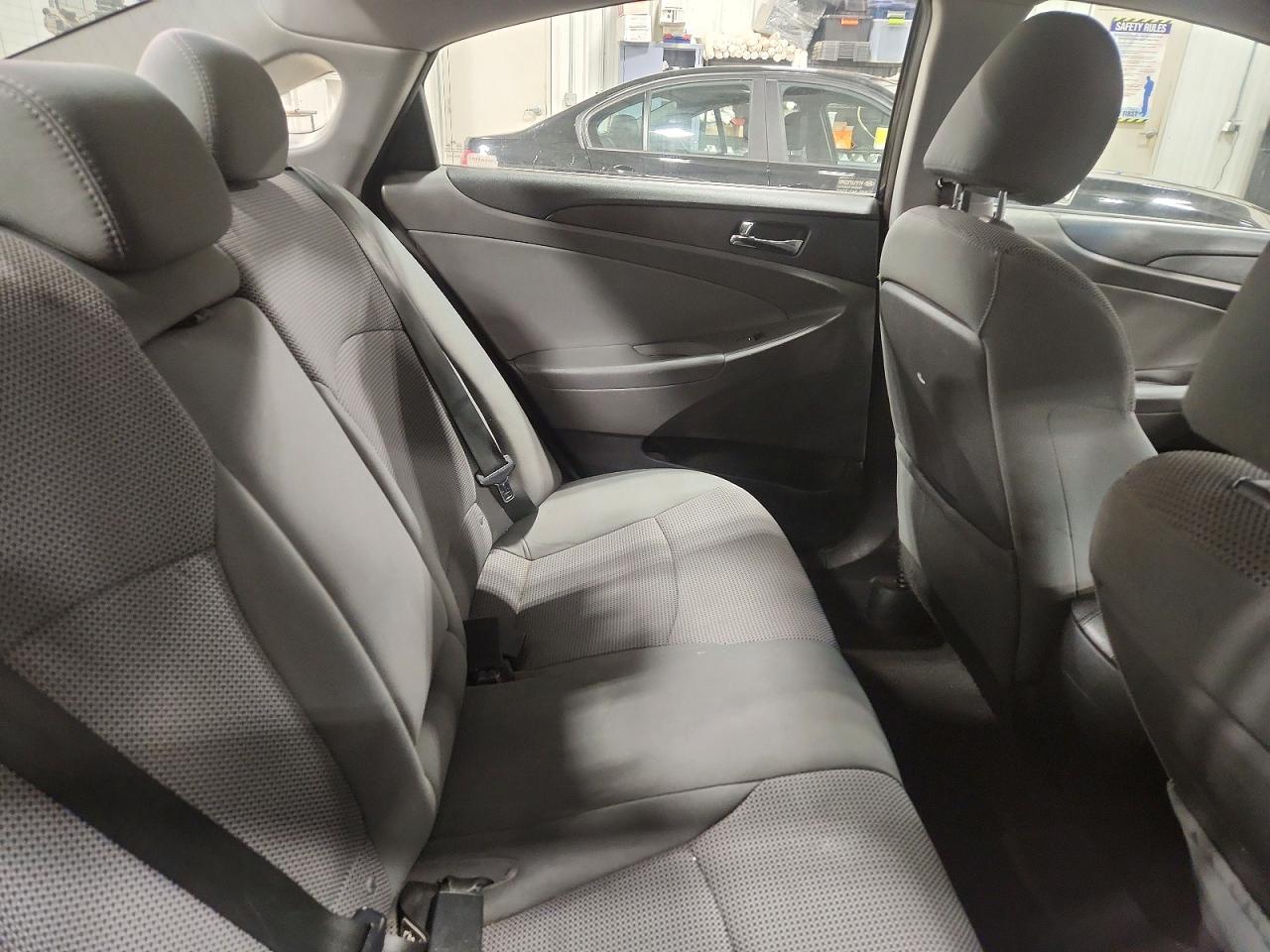 2013 HYUNDAI SONATA GLS photo 19