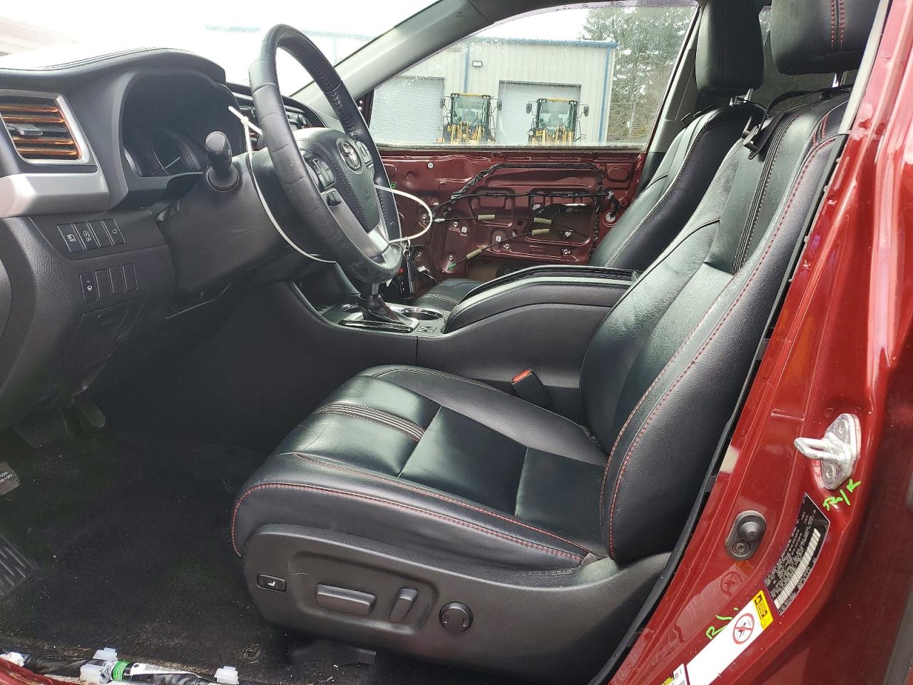 2019 TOYOTA HIGHLANDER SE photo 7