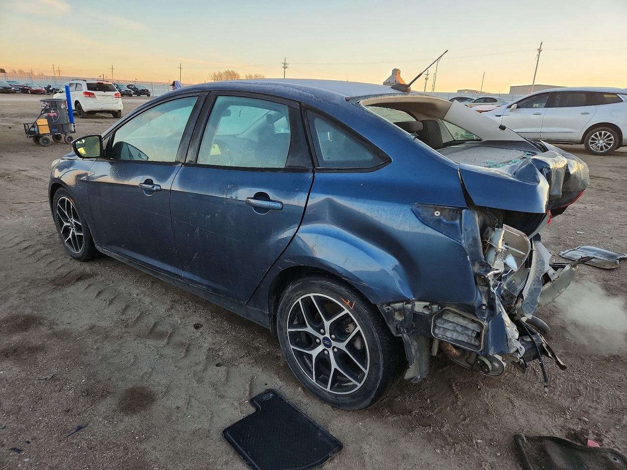 2018 FORD FOCUS SEL photo 2
