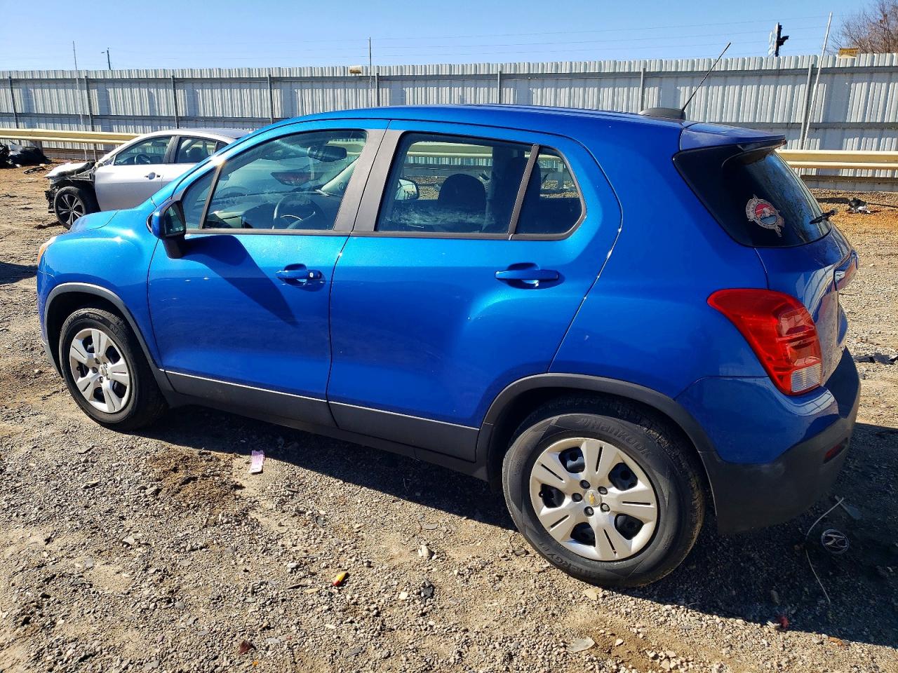 2015 CHEVROLET TRAX LS photo 2