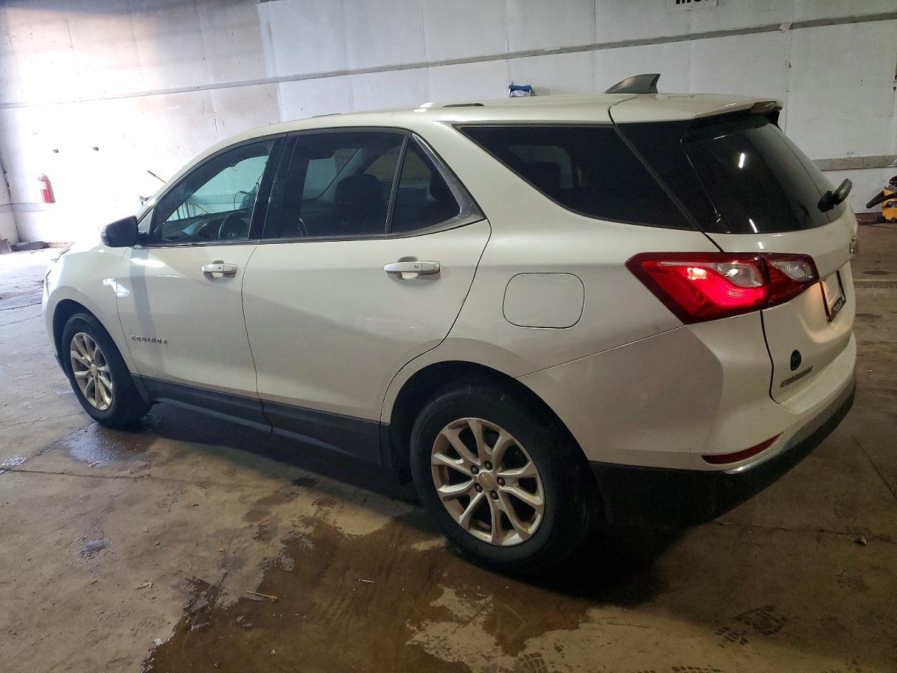 2018 CHEVROLET EQUINOX LT photo 2