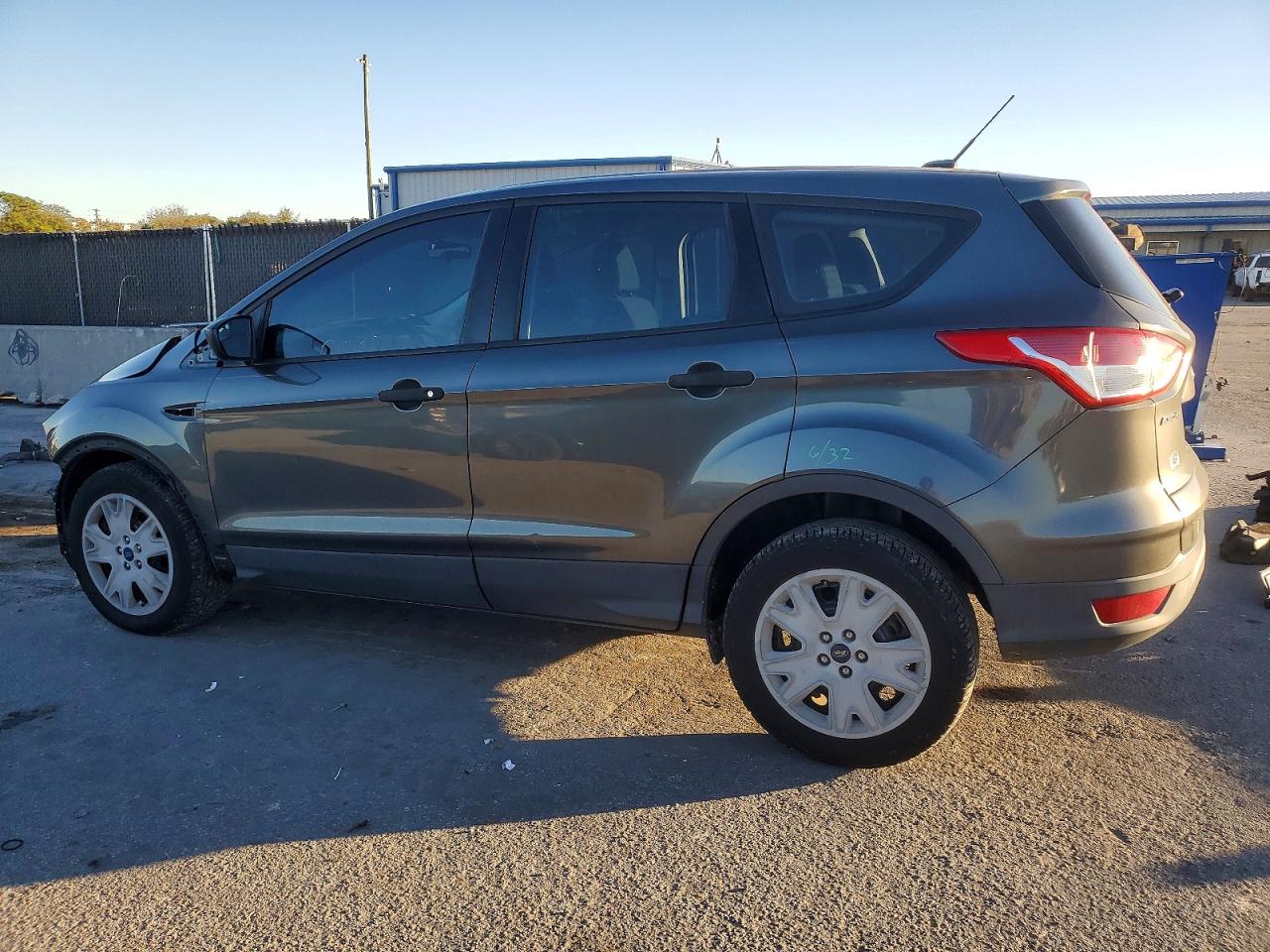 2016 FORD ESCAPE S photo 2