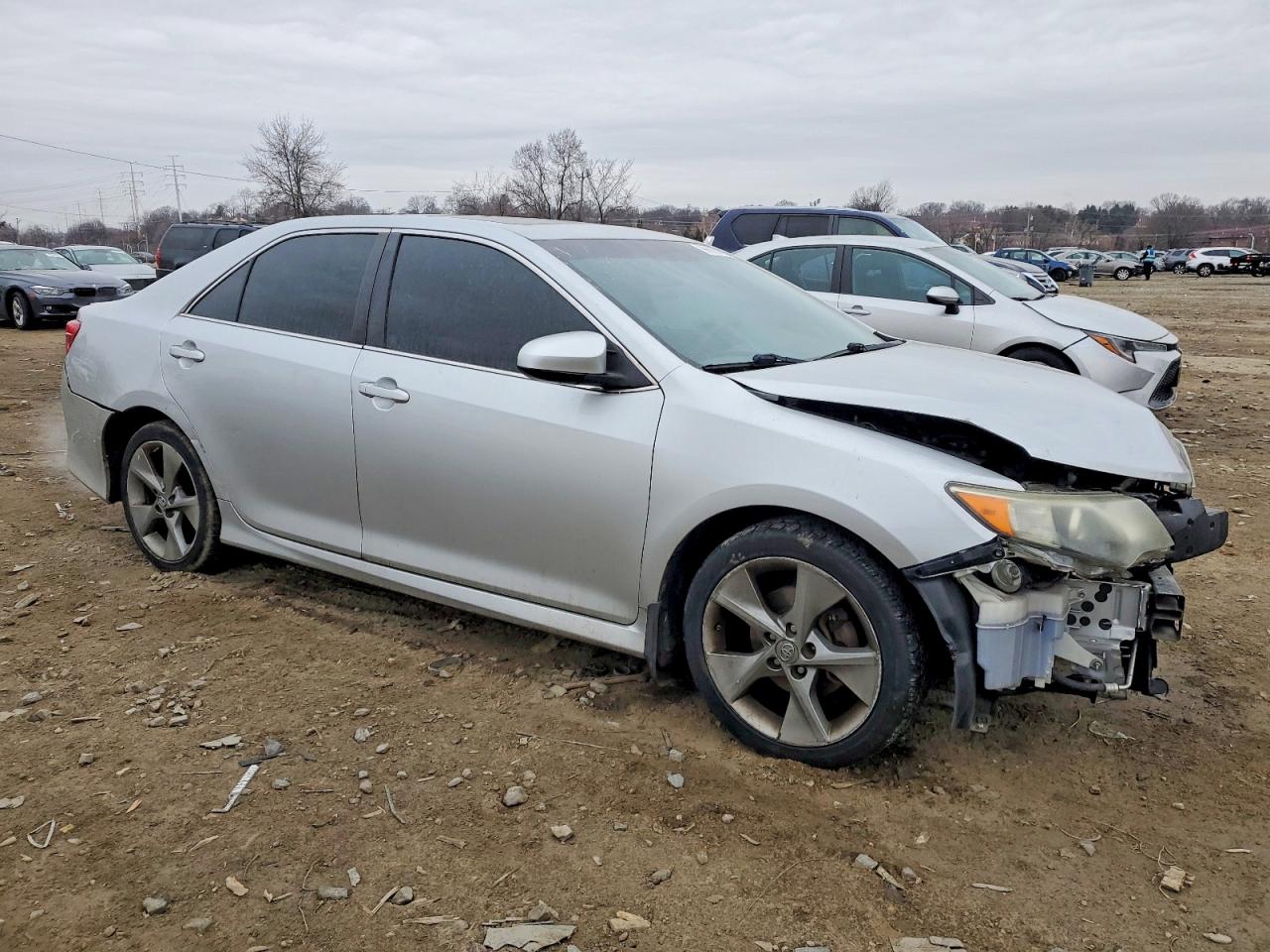 2014 TOYOTA CAMRY L photo 4