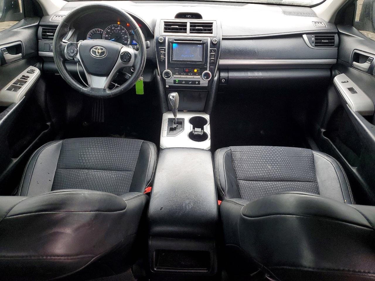 2014 TOYOTA CAMRY L photo 8