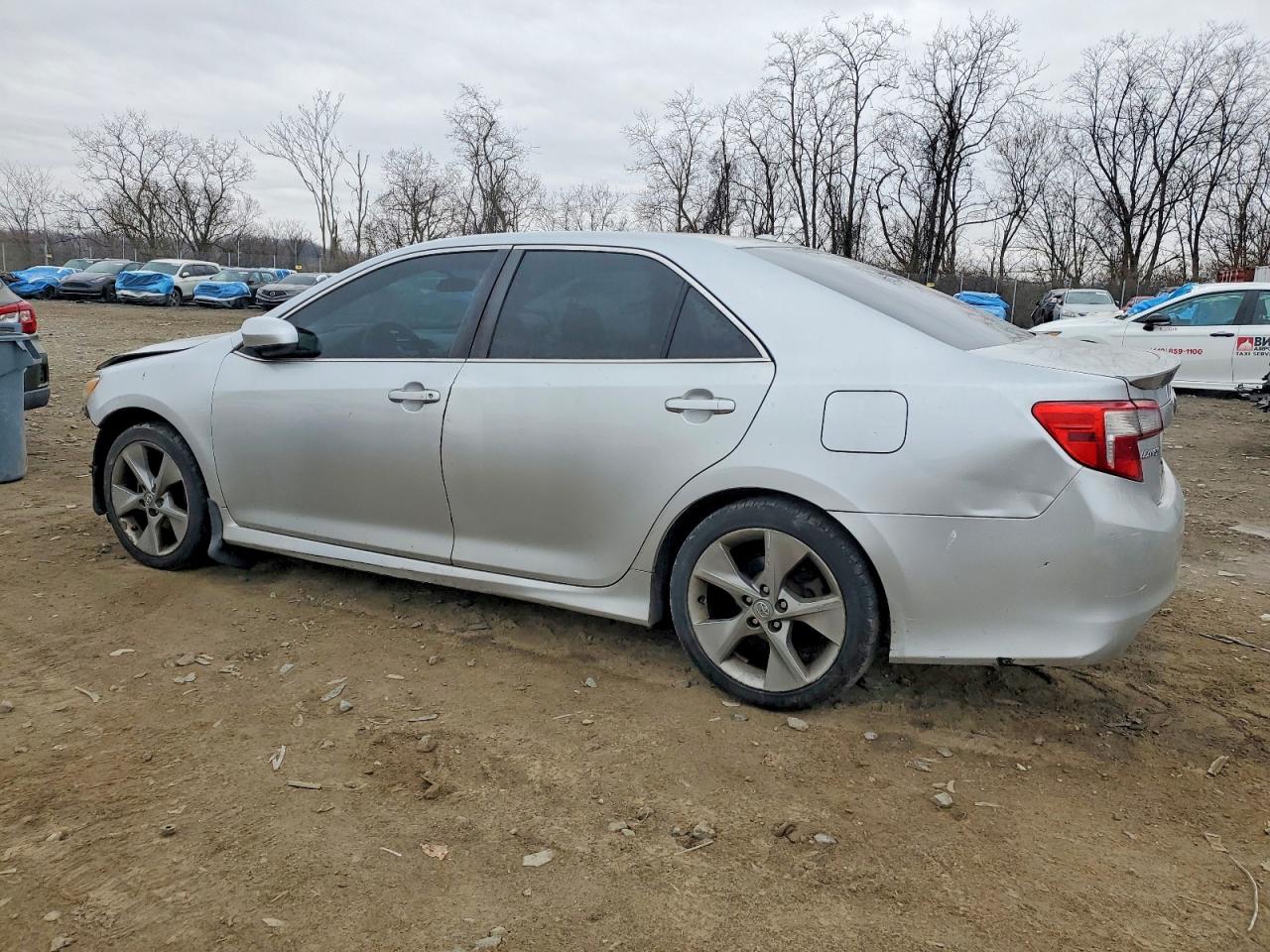 2014 TOYOTA CAMRY L photo 2