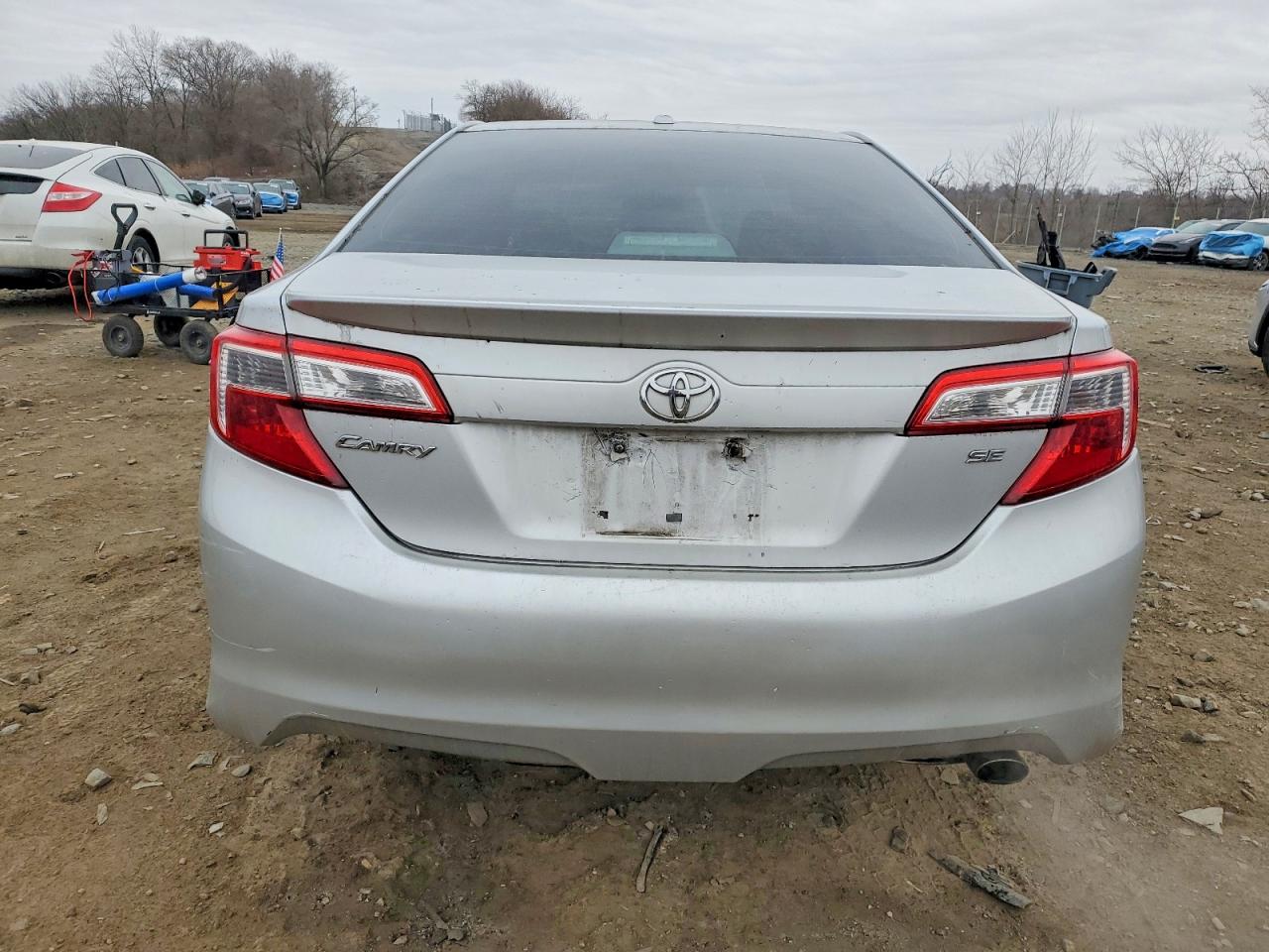 2014 TOYOTA CAMRY L photo 6