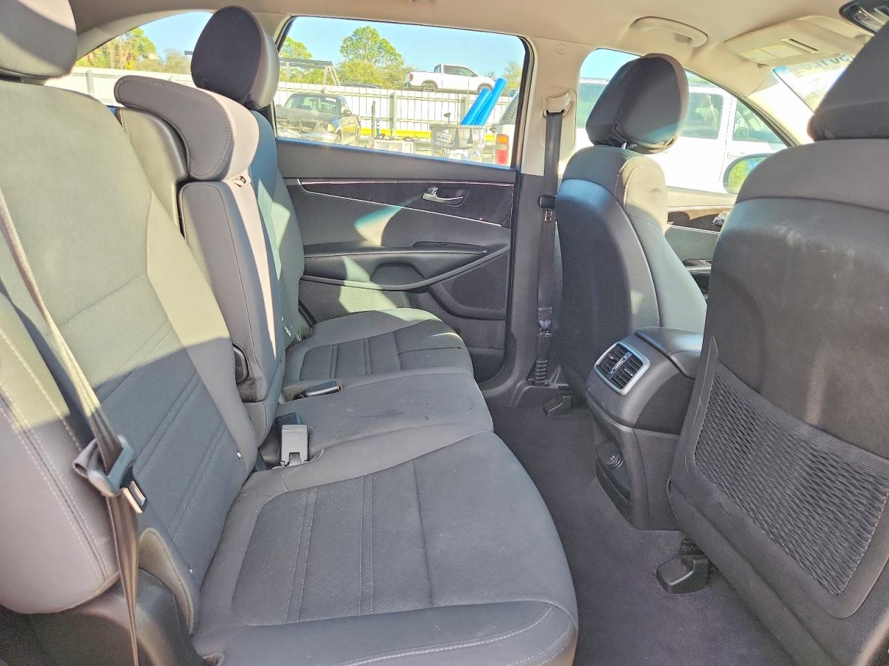 2016 KIA SORENTO LX photo 11