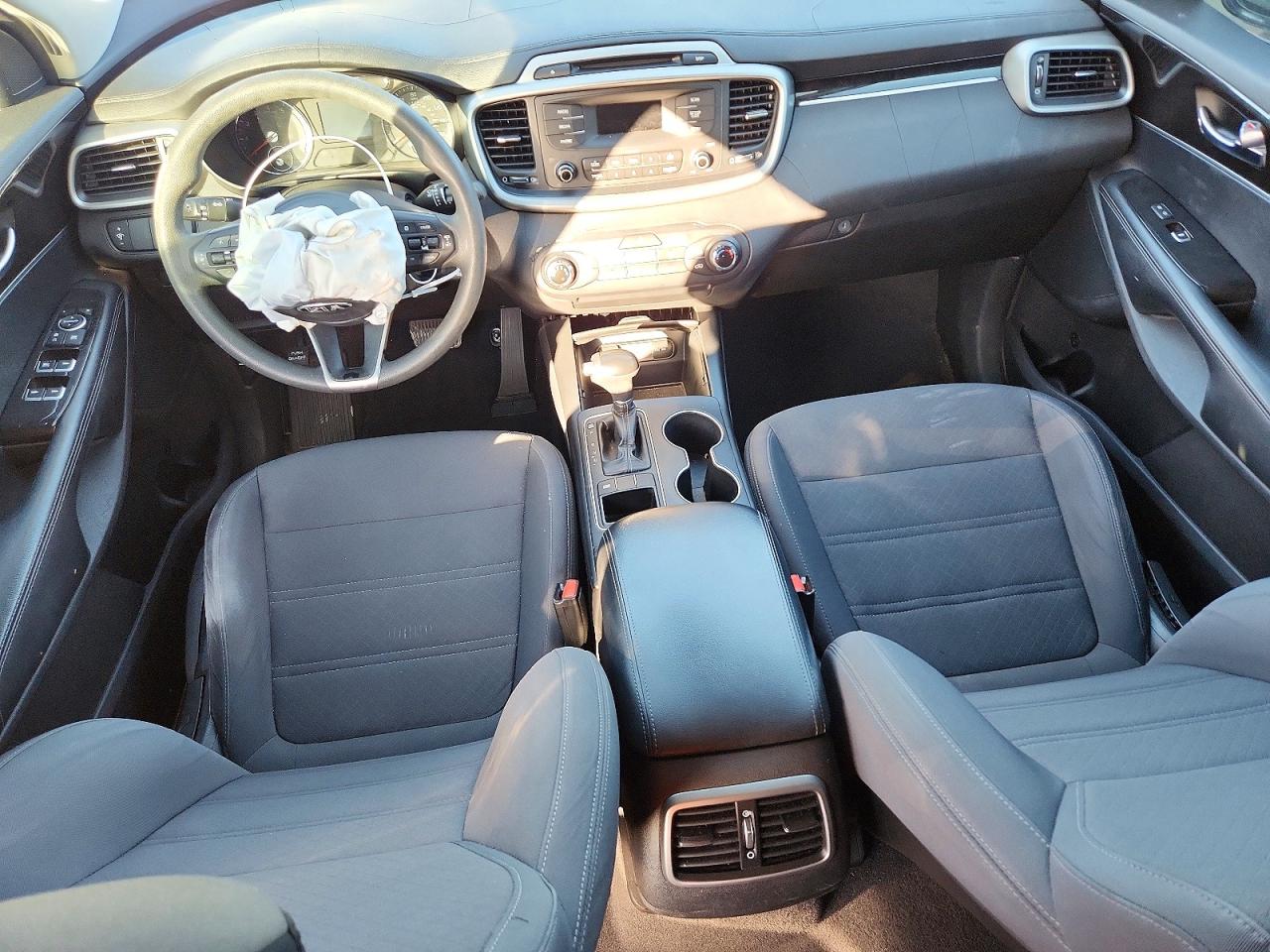 2016 KIA SORENTO LX photo 8