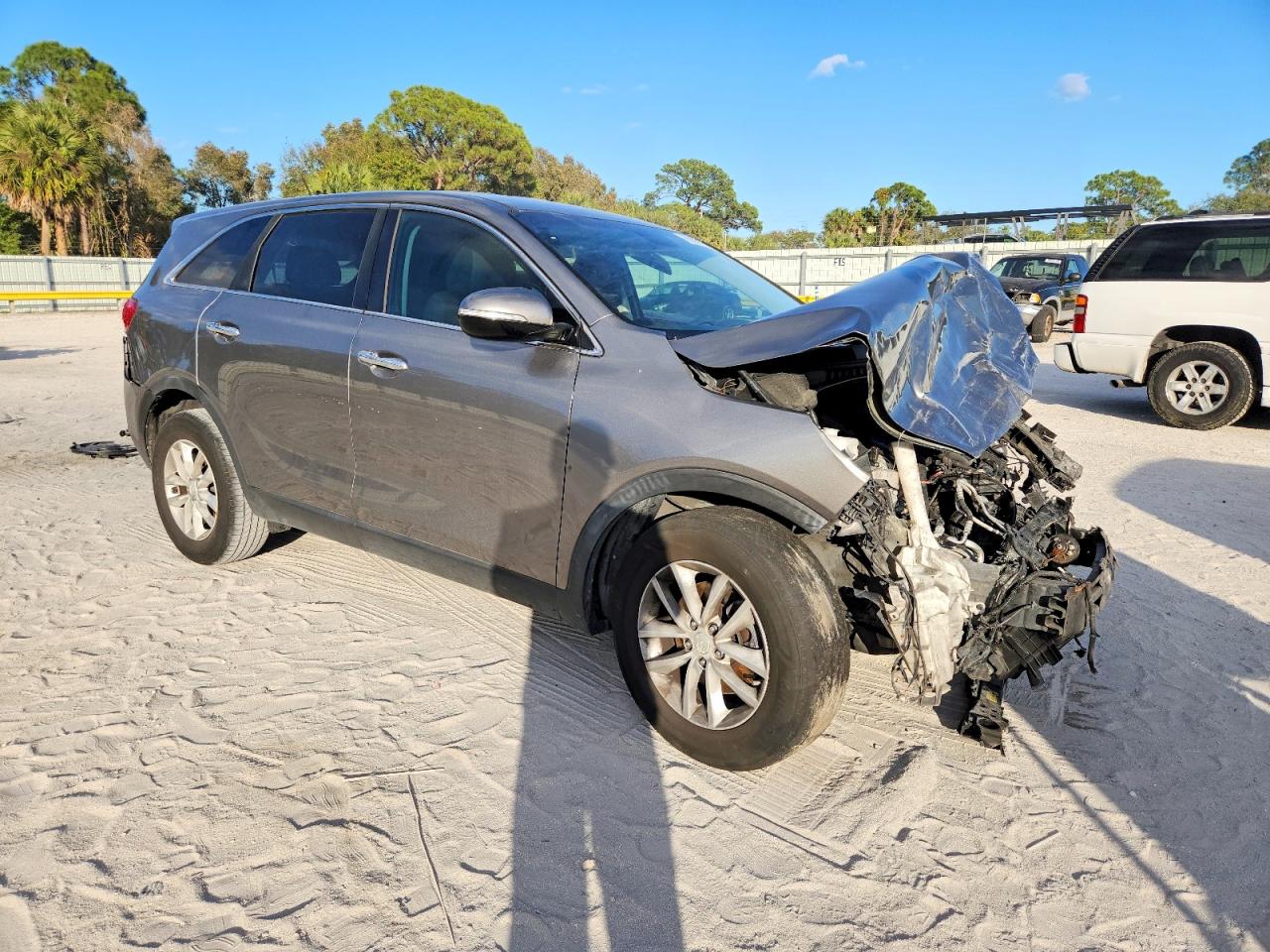2016 KIA SORENTO LX photo 4