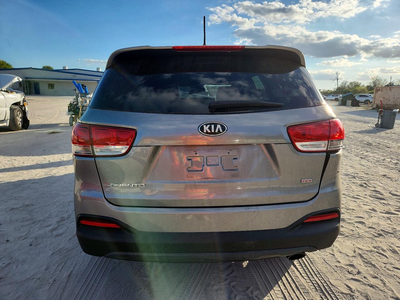 2016 KIA SORENTO LX photo 6