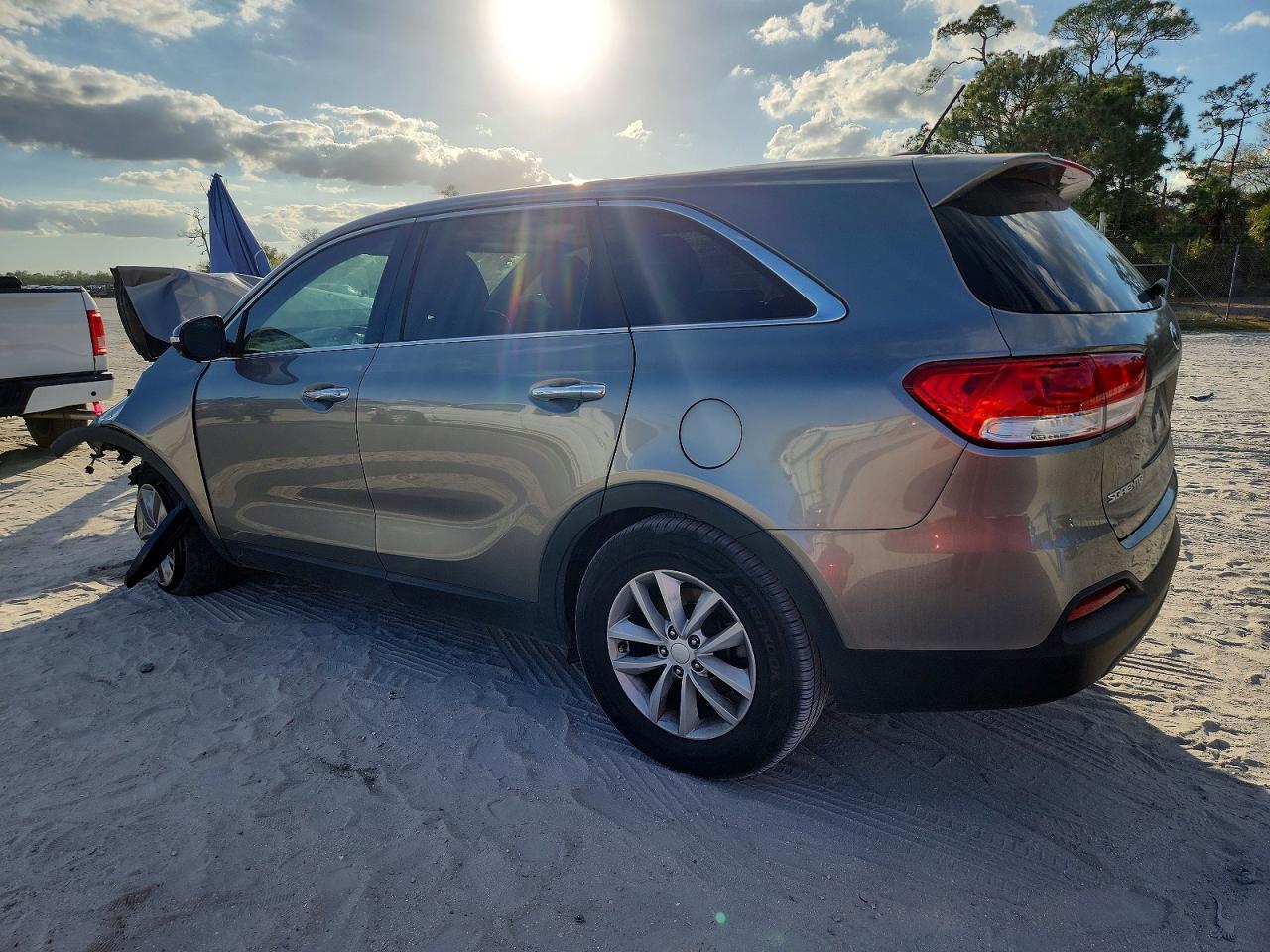 2016 KIA SORENTO LX photo 2