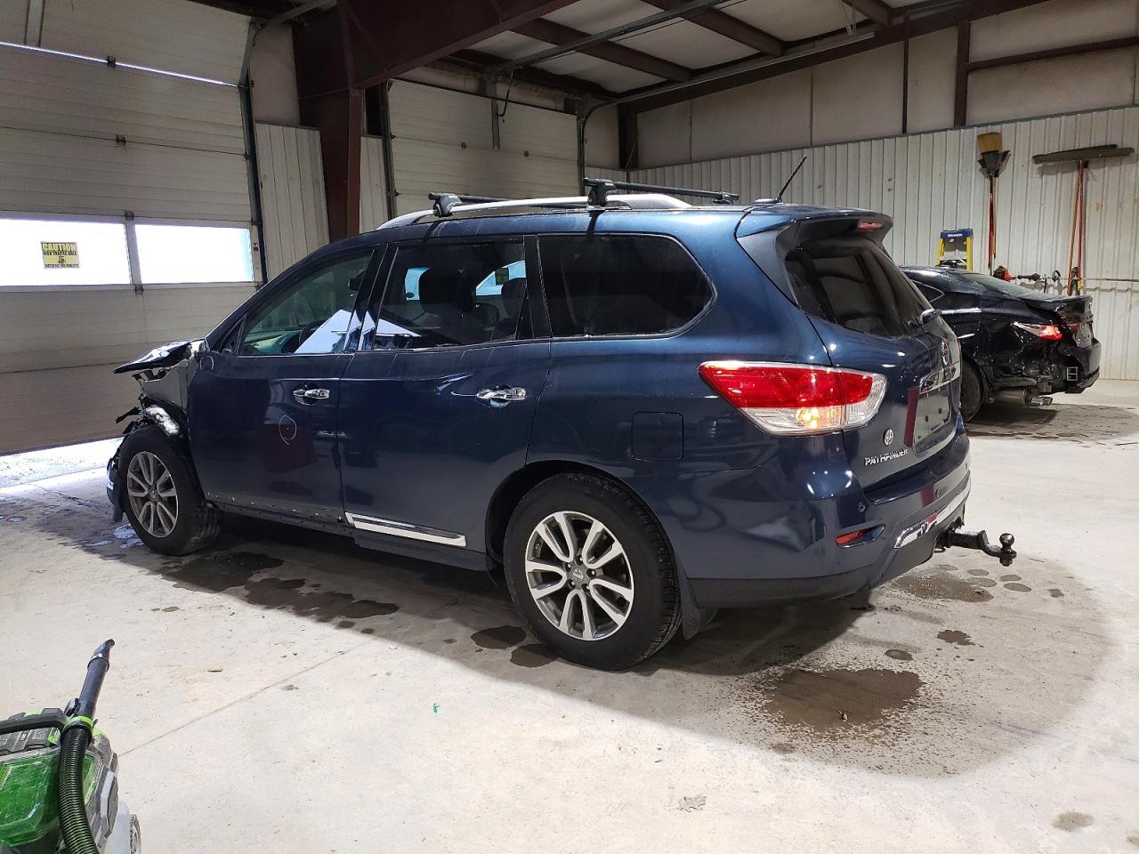 2013 NISSAN PATHFINDER S photo 2