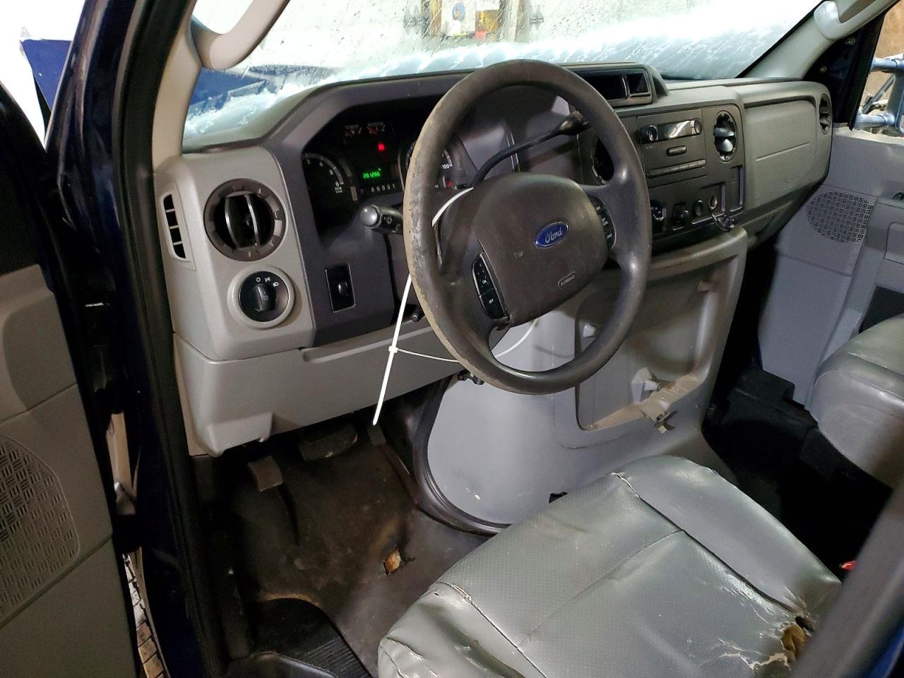 2011 FORD ECONOLINE E150 VAN photo 8