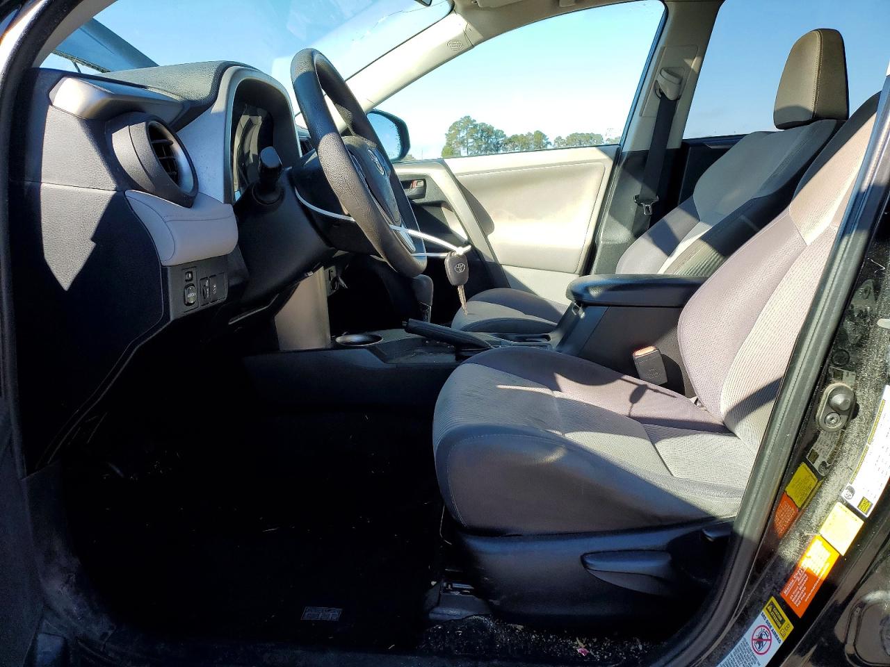 2013 TOYOTA RAV4 XLE photo 7