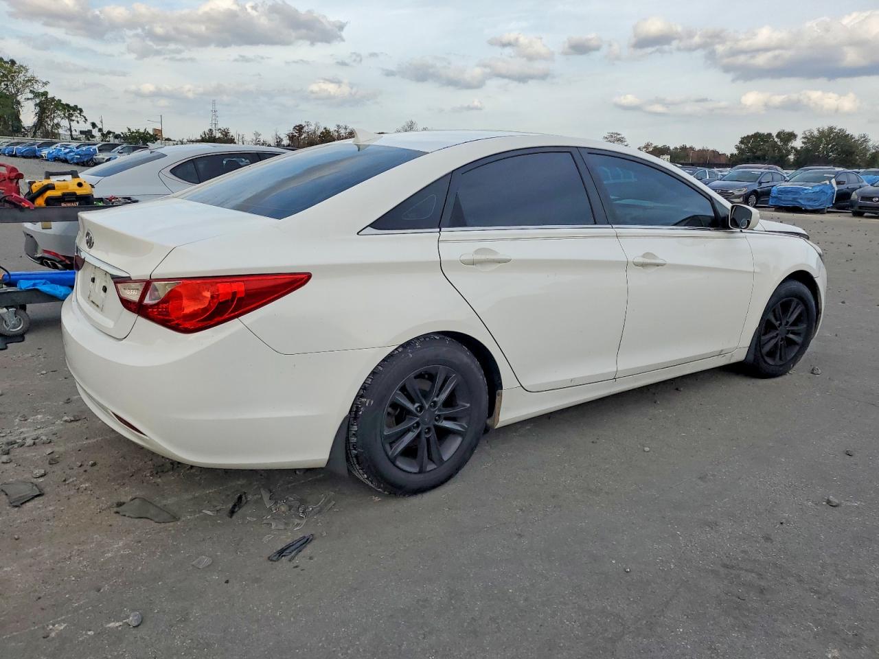 2013 HYUNDAI SONATA GLS photo 3