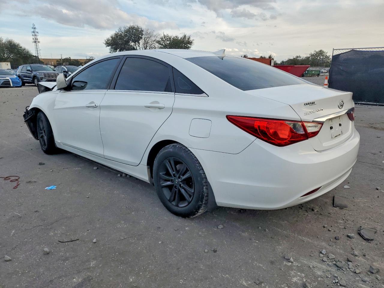 2013 HYUNDAI SONATA GLS photo 2
